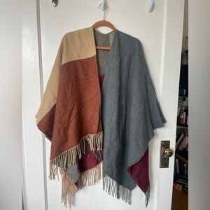 UNIQLO Block color poncho shawl